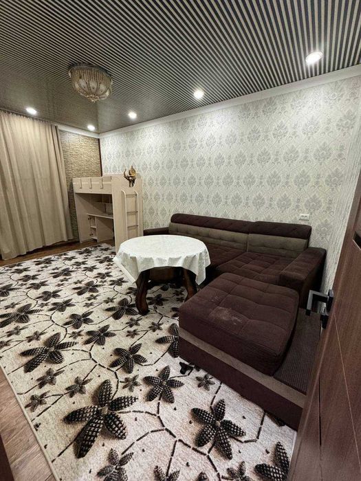 Чиланзар 8, 1комн/1/4, Евро Ремонт, Кирпич. 28м2. Ор-р: Парус