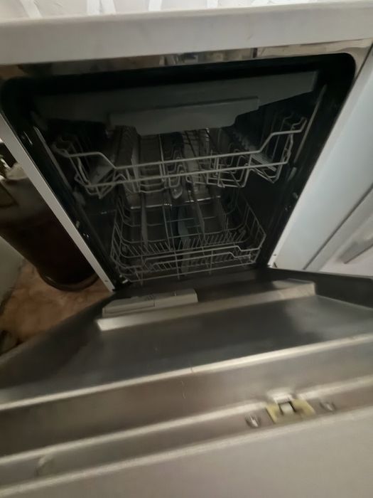 Продам посудомоечную машину