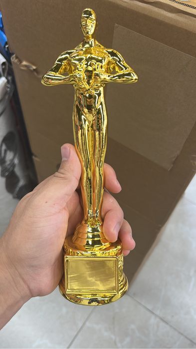 Статуэтки  и награды