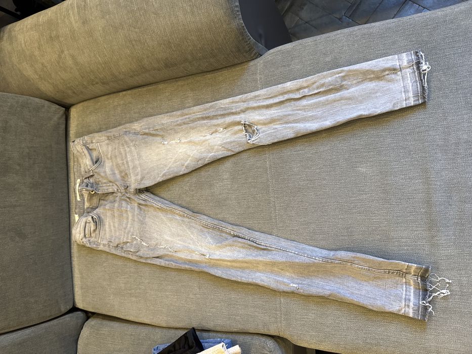 Pantaloni noi din Zara