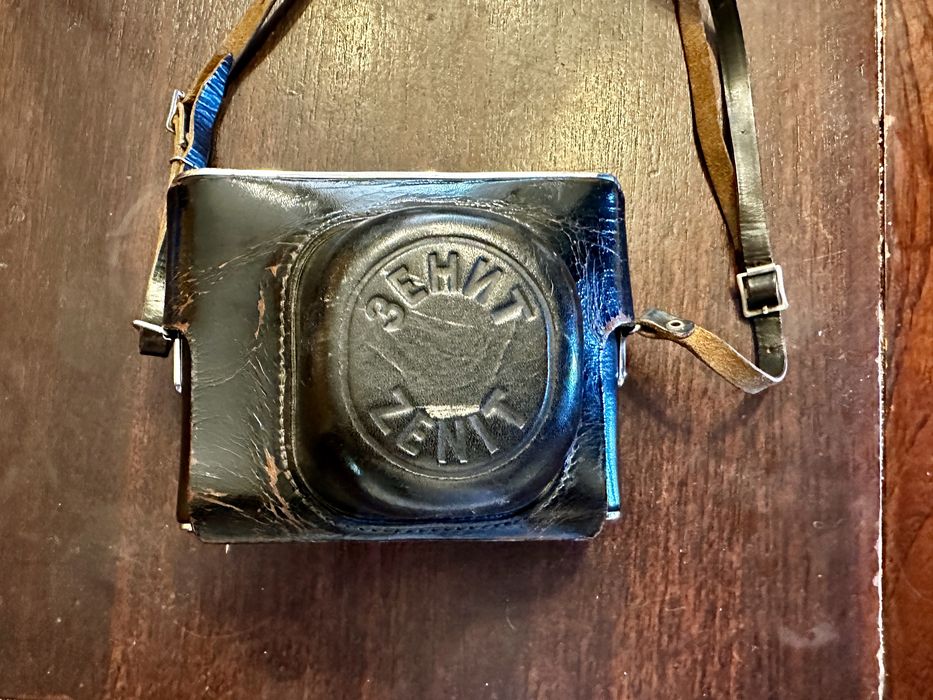 Зенит Е , перфектен, обектив М42 работещ