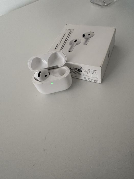 air pods 4(casca stanga+carcasa)