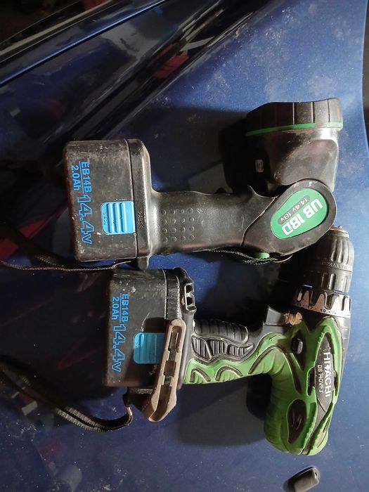 Vand autofiletanta  HITACHI si o lanterna