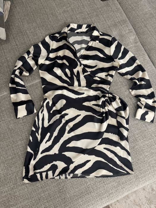 Сатенена рокля Zara