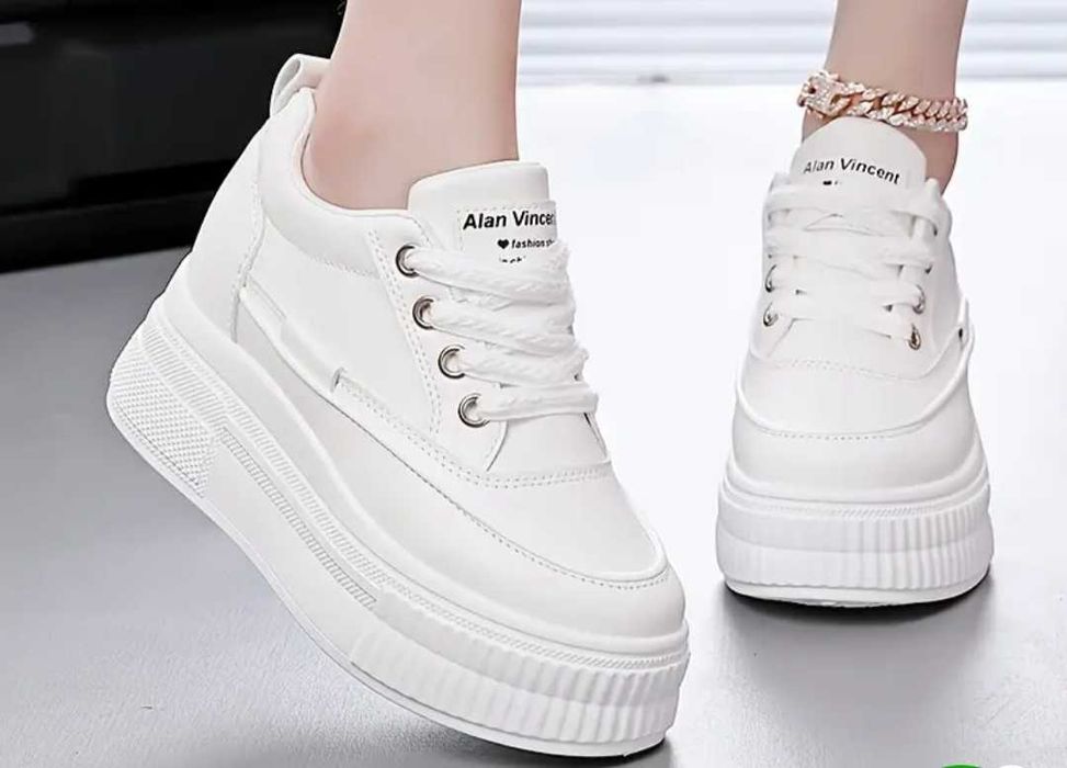 Продавам дамски маратонки