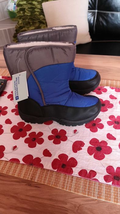 Детски ботуши нови