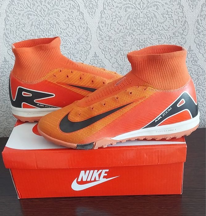 Кроссовки для футбола