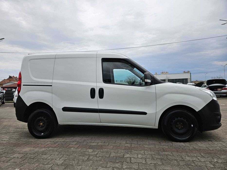 Opel Combo an 2013 1.3CDTI  188.000 KM 100% REALI Climă Geamuri electrice Oglinzi electrice Unic Proprietar Germania stare foarte bună
