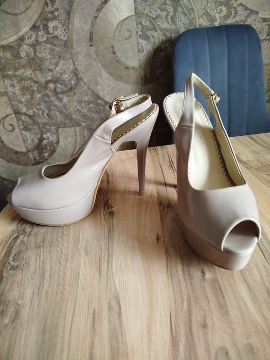 Босоножки женские лак 36р