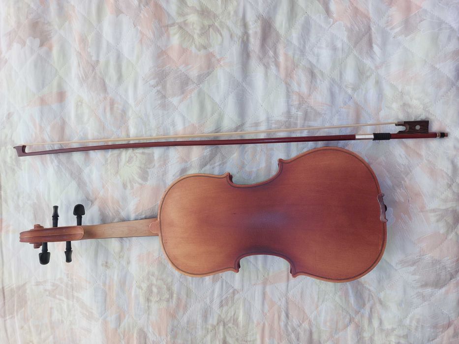 Продавам нова цигулка EASTAR размер 4/4, 200лев