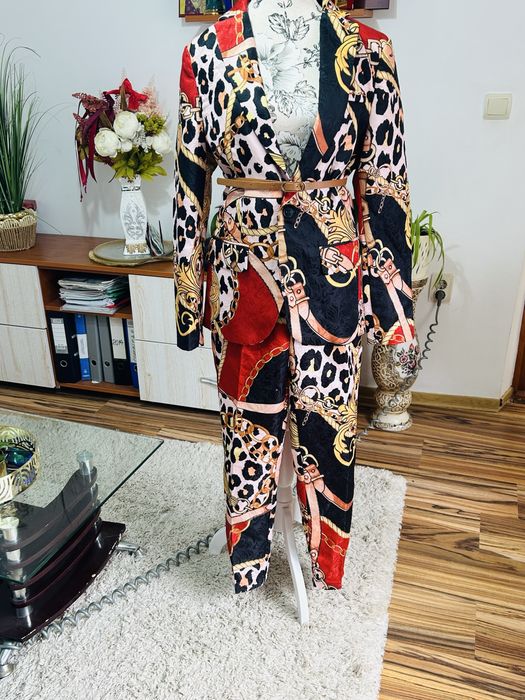 Costum Asos nou fara defecte
