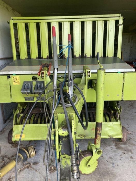 Самотоварещо ремарке за сено