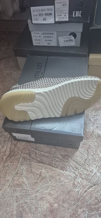 Продаётся женская обувь