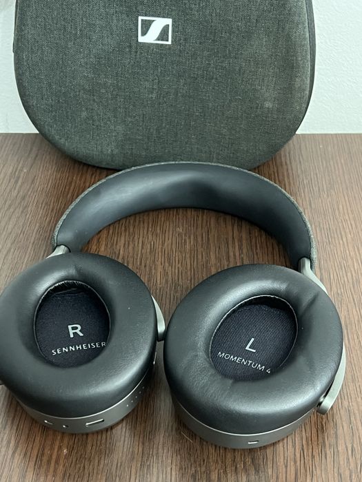Amanet Royal CB: Casti Wireless Sennheiser Momentum 4 ca nou