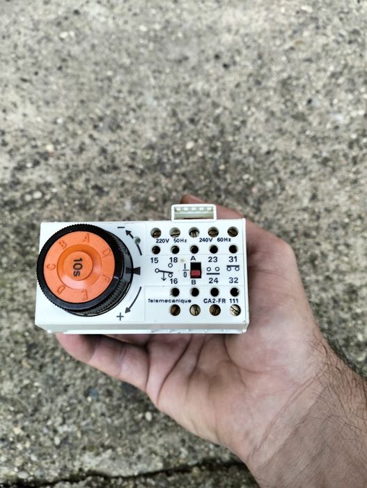 Релеен контролен таймер