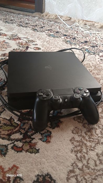 Срочно продаю PlayStation 4 Slim. Срочно нужны деньги