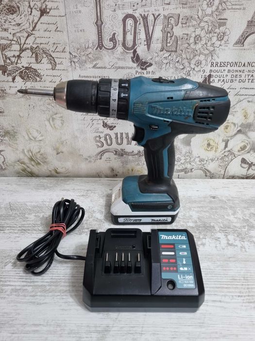 Bormasina Makita cu acumulator