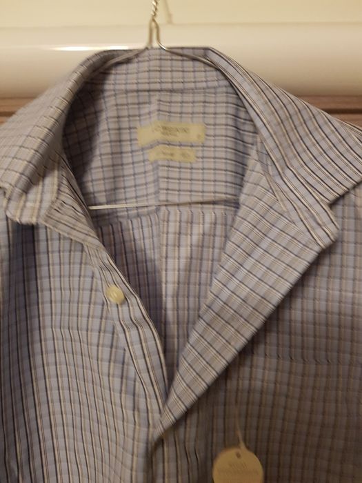 Cămăși de bărbat diferite mărimi noi cu mîneca lungă din bumbac.