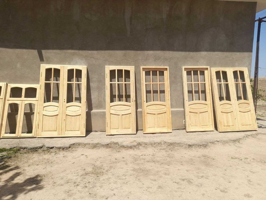 Окна и двери из дерева. Деревянные дверей и рамы