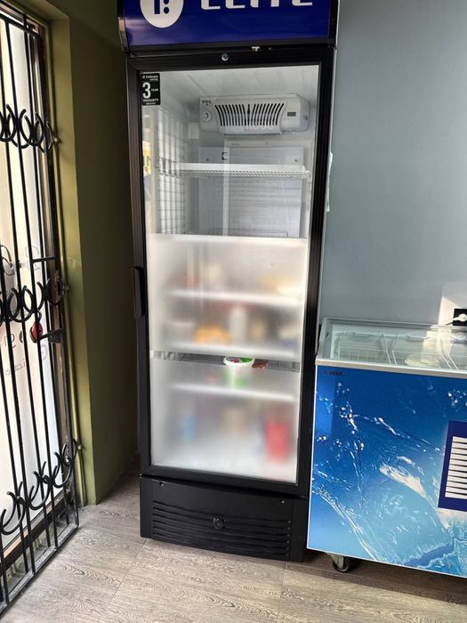 Продается витринный холодильник Elite