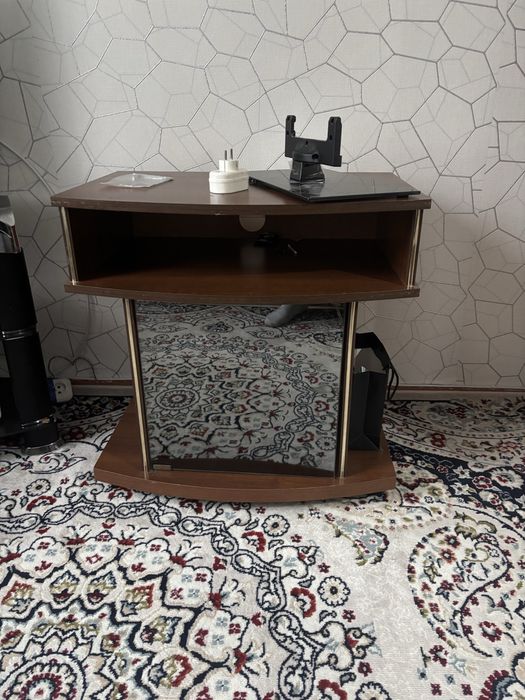 Продам тумбу по тв