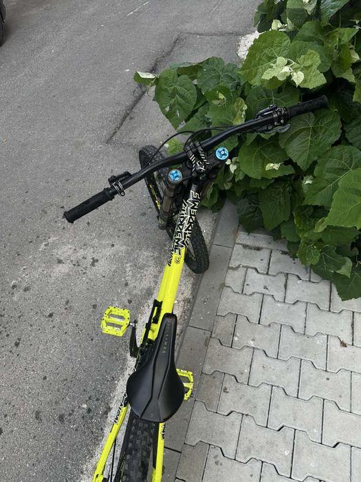 Commencal downhill