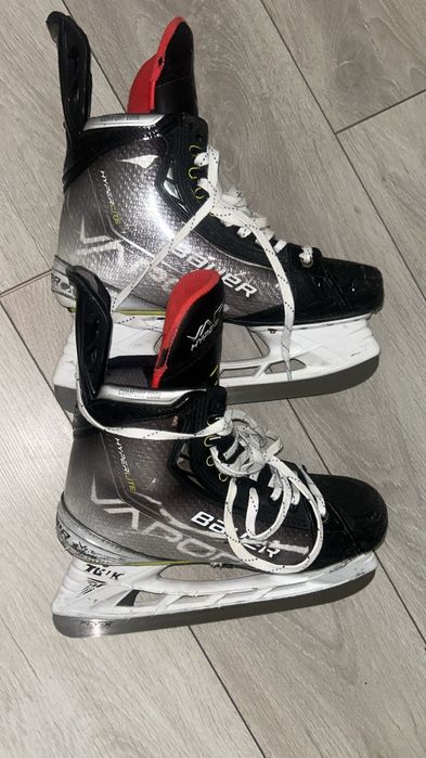 Хоккейный профессиональный коньки bauer hyperlite 1