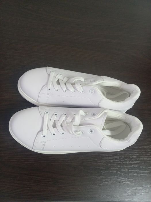 Продам новые крассовки