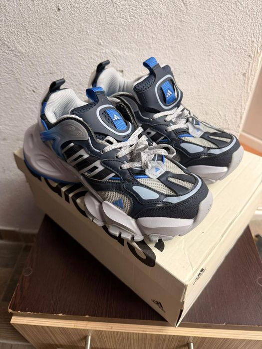 Pereche de adidasi adidas runner delux