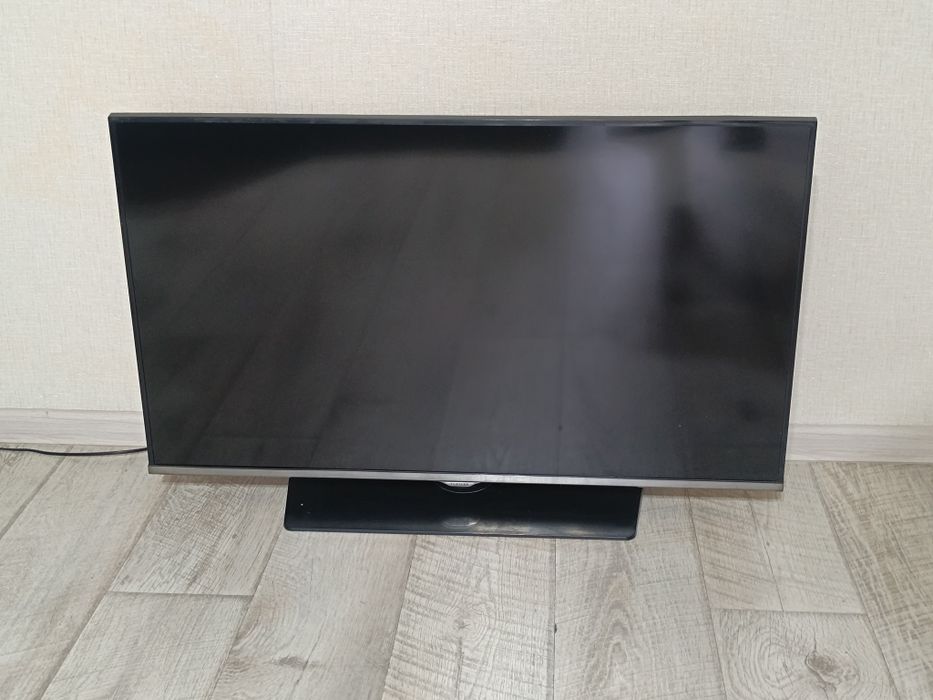 Телевизор смарт,  102 см. Smart TV