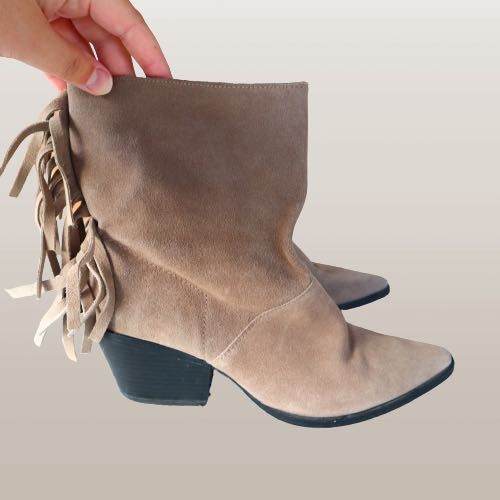 Ghete piele intoarsa ZARA