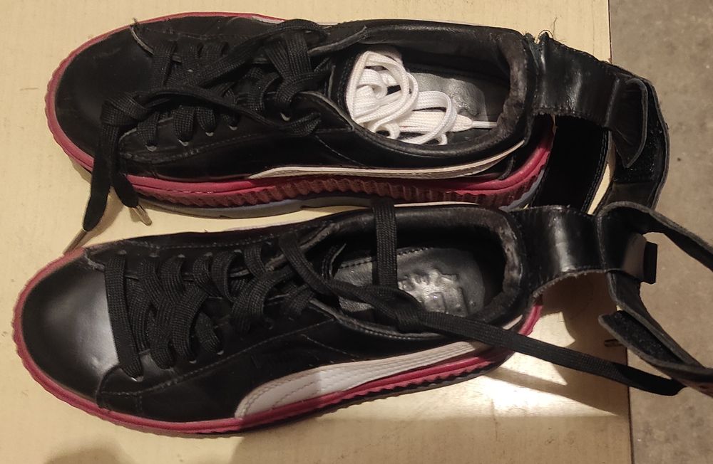 De vânzare pantofi sport