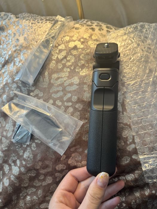 Minitrepied / Grip Canon HG-100TBR cu Telecomandă Bluetooth BR-E1 – NOU