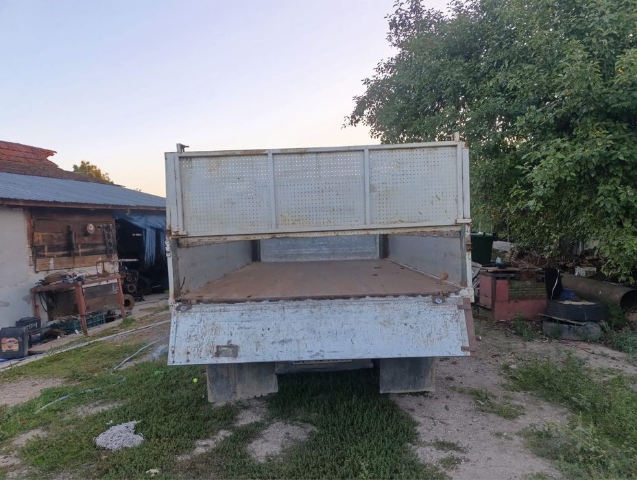 Camioneta Nisan L35 motor Iveco basculabila an 91