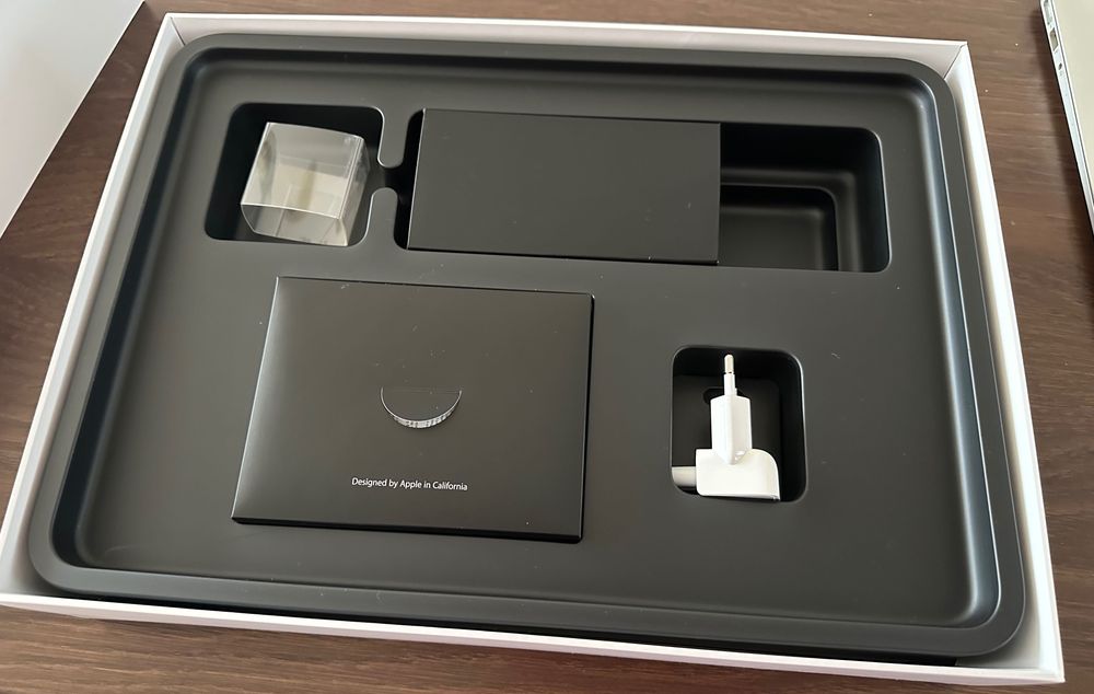 MacBook Air 13.3 inch intel core i3, 8 ram