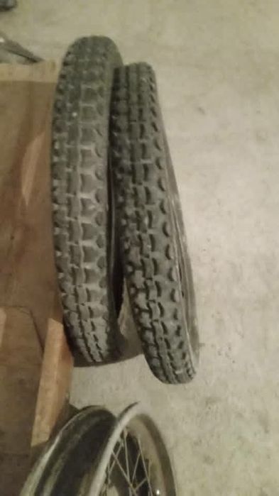 Покрышки  от  мопеда,  диск от мотоцикла