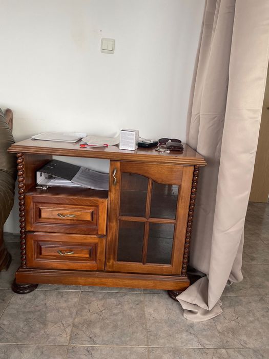 Троянска мебел с дърворезба