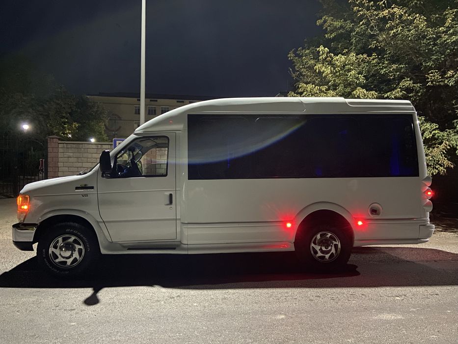 Машина FORD E-350