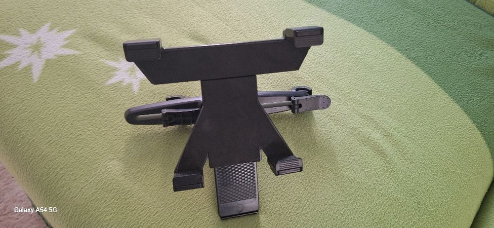 Стойка за таблет за автомобил