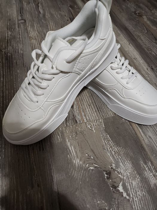 Обувки нови 42 размер