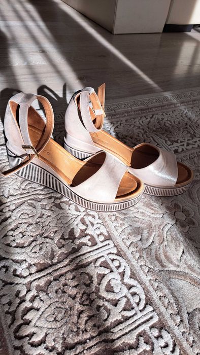 Sandale stare foarte buna