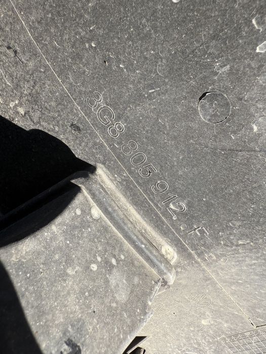 Scut motor și carenaje roți Volkswagen Arteon – OEM – în stare bună