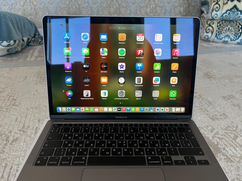 Macbook Air wiht Apple M1 chip