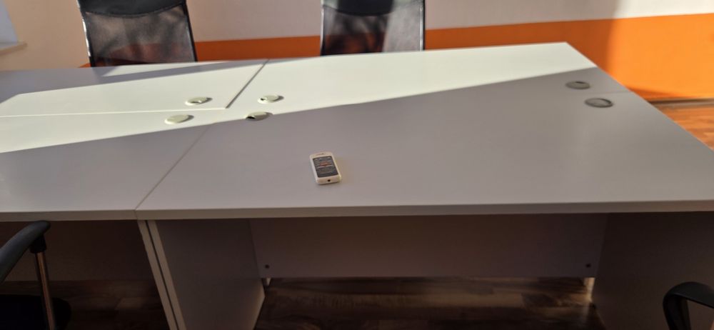 Офис бюра малко употребявани. Цената е  за брой.