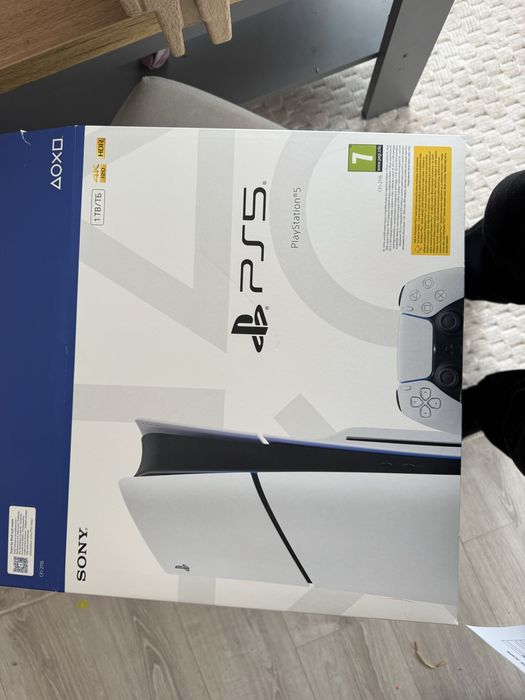 ps5 1 tb чисто нов 2 години