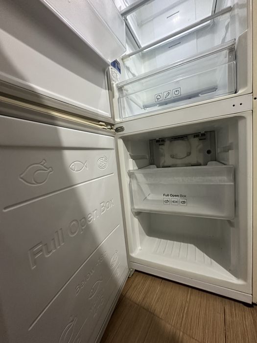 Холодильник Samsung