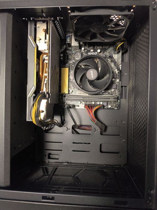 Геймърски компютър Ryzen 5 3500x,Radeon rx 5600 xt