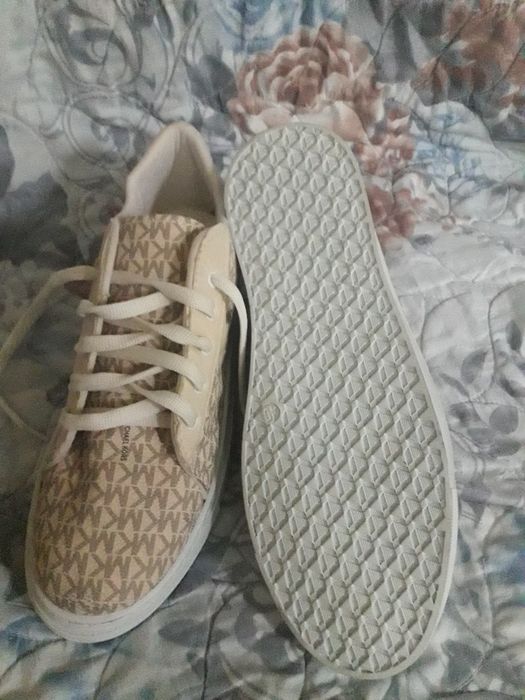 НОВЫЕ кроссовки женские 39 размер