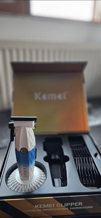 Masina de tuns KEMEI