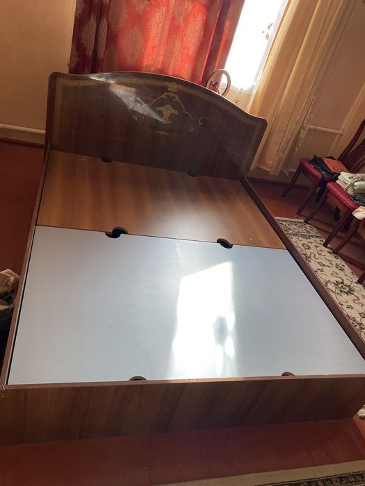 Спальный двухместный кровать